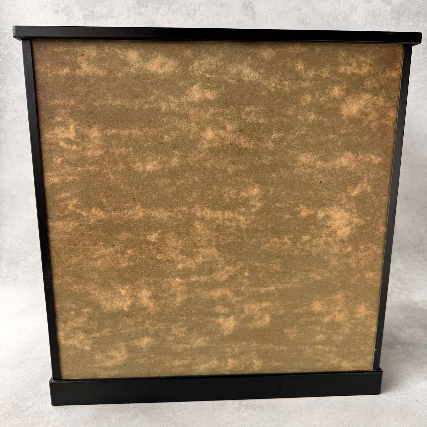 Poupée Ichimatsu japonaise vintage « Hanakago » – Yoshitoku Taikou, années 1970 – Vitrine en acrylique incluse