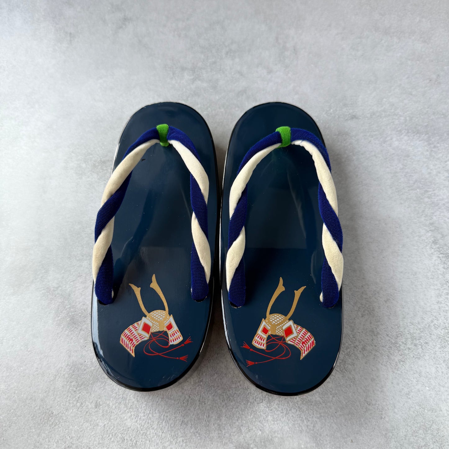 Vintage Japanese Geta for Boys – Made in 1980｜Kabuto Helmet Design｜Traditional Sandals for Shichi-Go-San Ceremony (19.5cm / 7.7")
