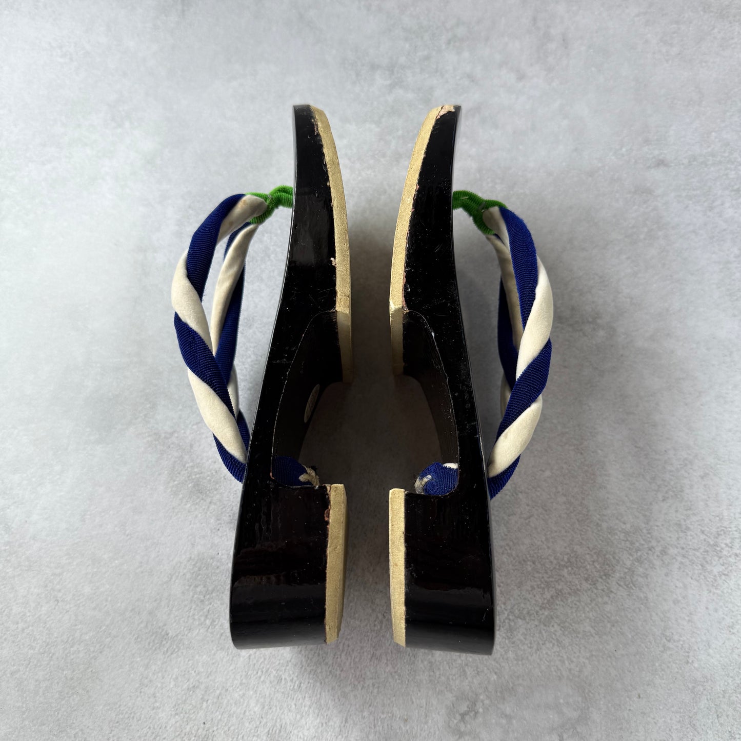 Vintage Japanese Geta for Boys – Made in 1980｜Kabuto Helmet Design｜Traditional Sandals for Shichi-Go-San Ceremony (19.5cm / 7.7")