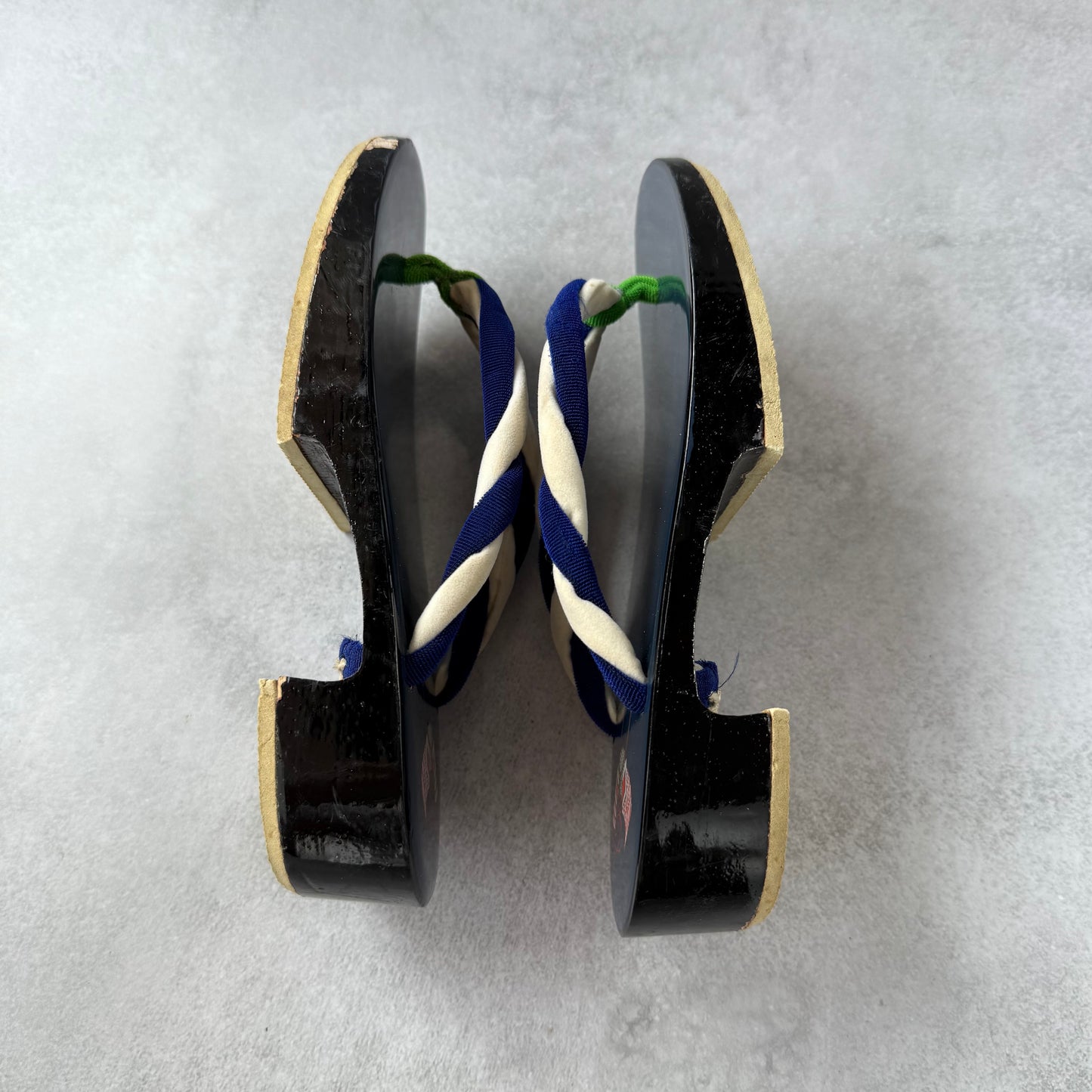 Vintage Japanese Geta for Boys – Made in 1980｜Kabuto Helmet Design｜Traditional Sandals for Shichi-Go-San Ceremony (19.5cm / 7.7")