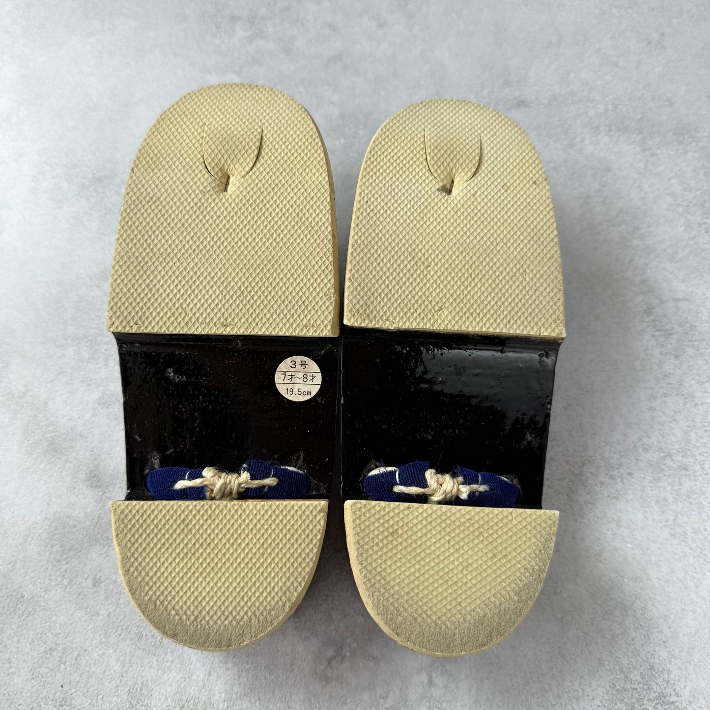 Vintage Japanese Geta for Boys – Made in 1980｜Kabuto Helmet Design｜Traditional Sandals for Shichi-Go-San Ceremony (19.5cm / 7.7")